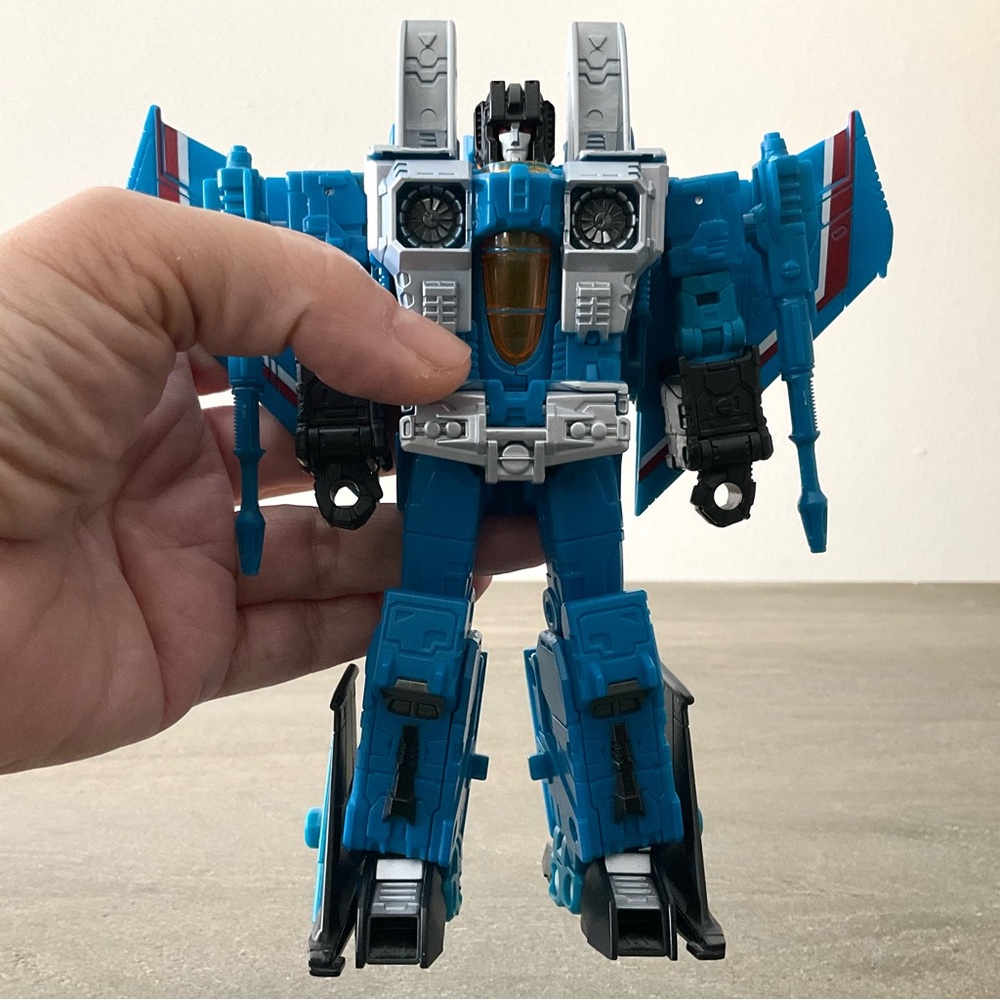 Transformers WFC Earthrise Thundercracker